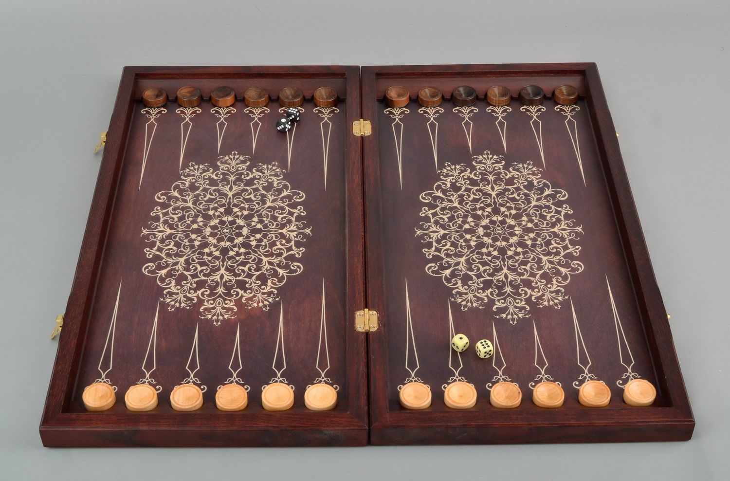 Backgammon en bois fait à main photo 3