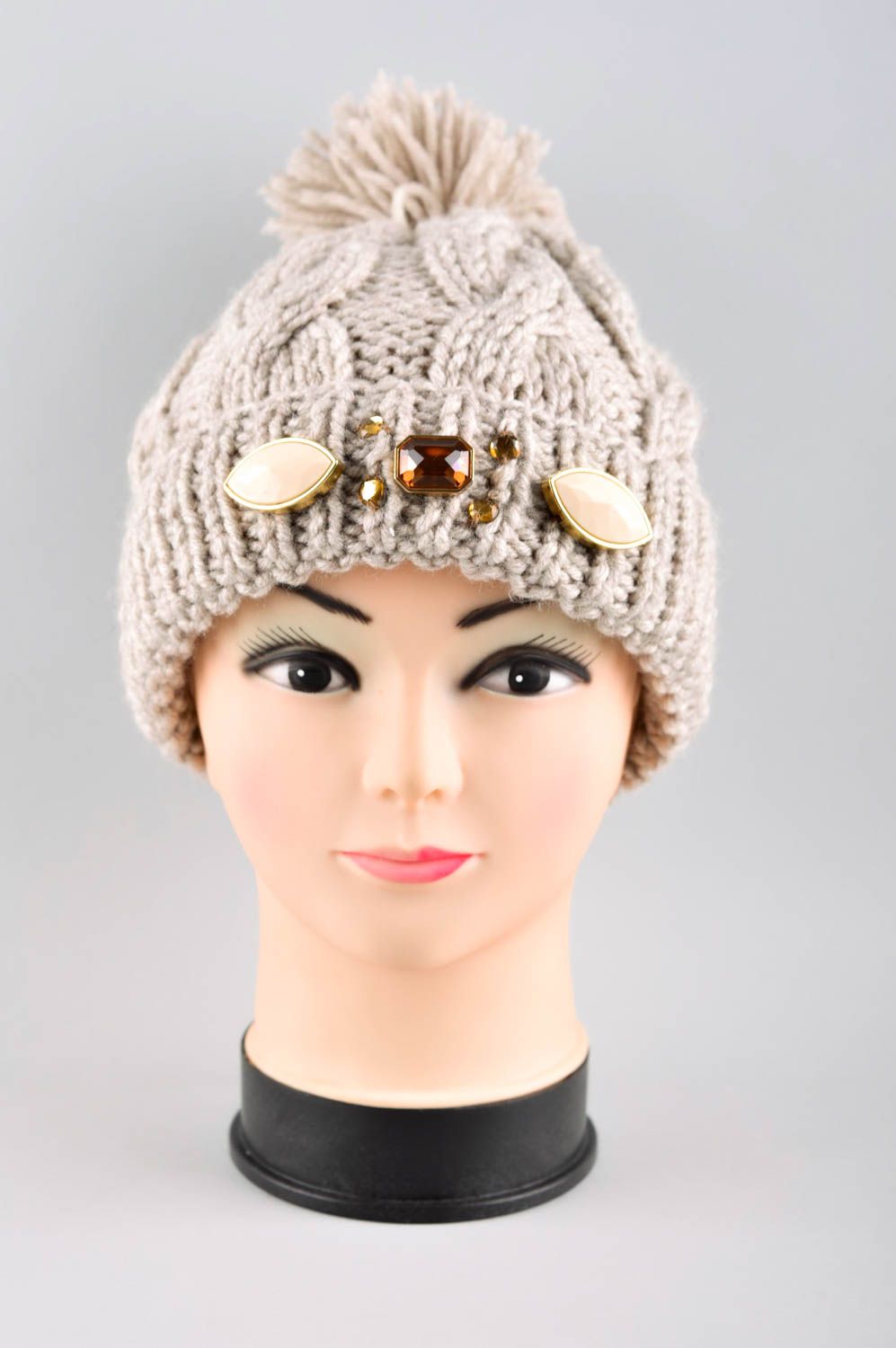 Damenmütze Winter handmade Damen Mütze mit Bommel Geschenke Ideen in Beige  foto 2