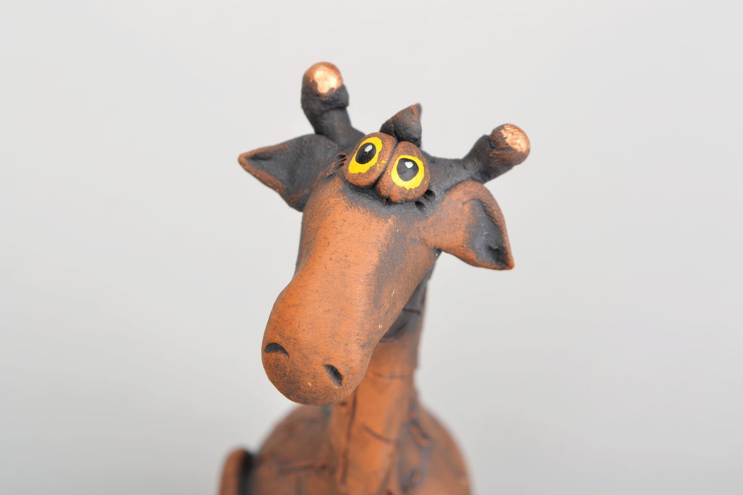 Statuetta giraffa in argilla fatta a mano figurina decorativa in ceramica 
 foto 5