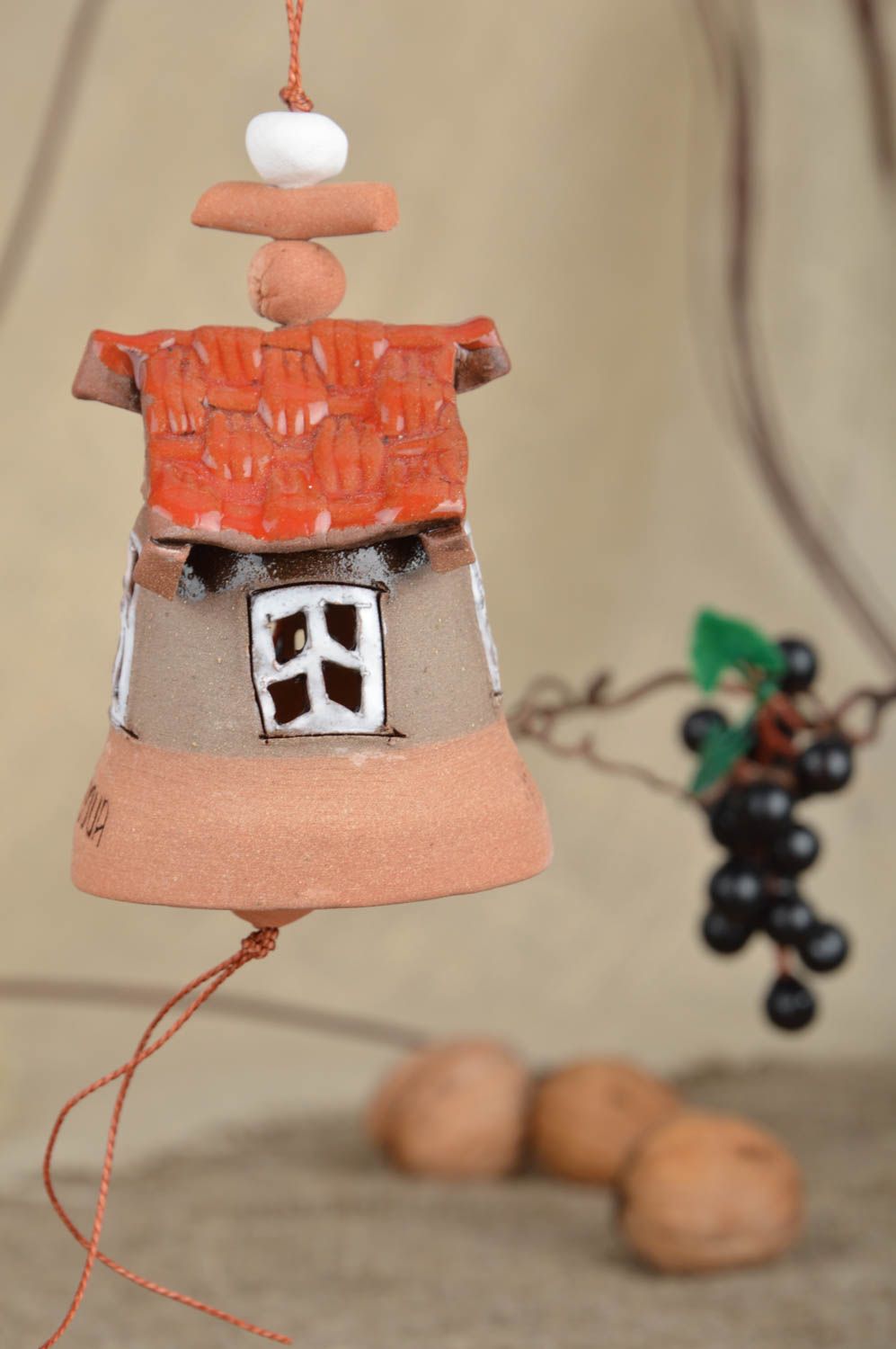 Campanilla de arcilla con forma de casita hecha a mano pequeña bonita regalo foto 1