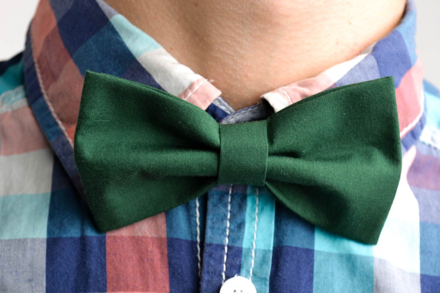 Corbata de lazo artesanal pajarita moderna en color verde accesorio unisex foto 1