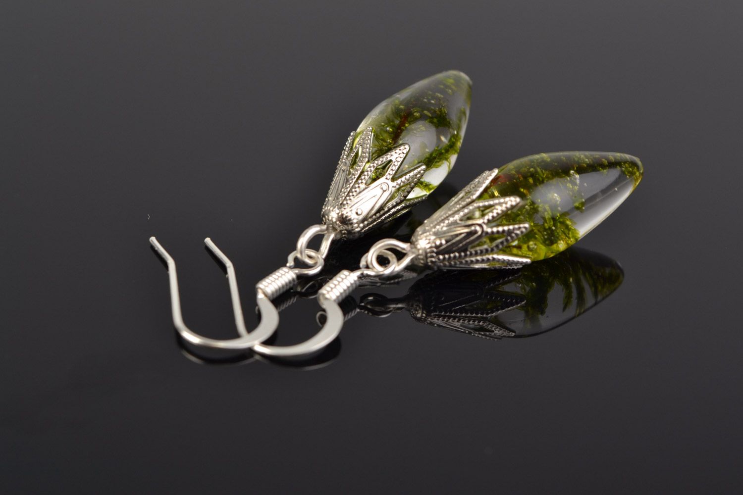 Handmade elegante tropfenform Ohrringe mit echtem Moos im Epoxidharz transparent foto 1