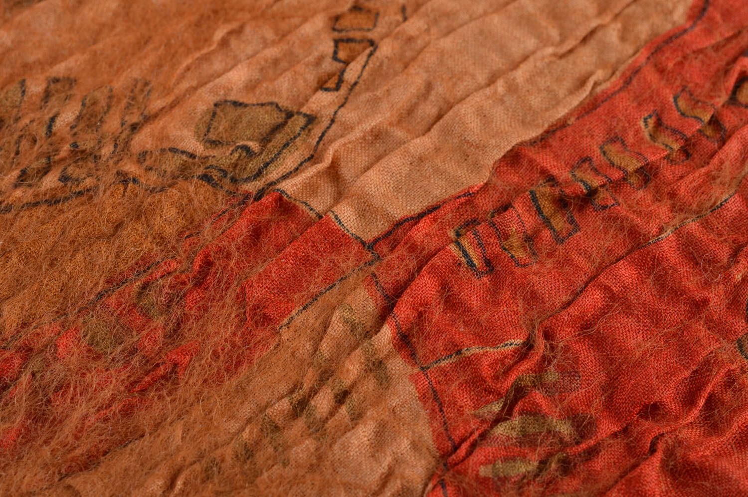 Bufanda tejida de lana en técnica de fieltro de tonos anaranjados artesanal foto 3
