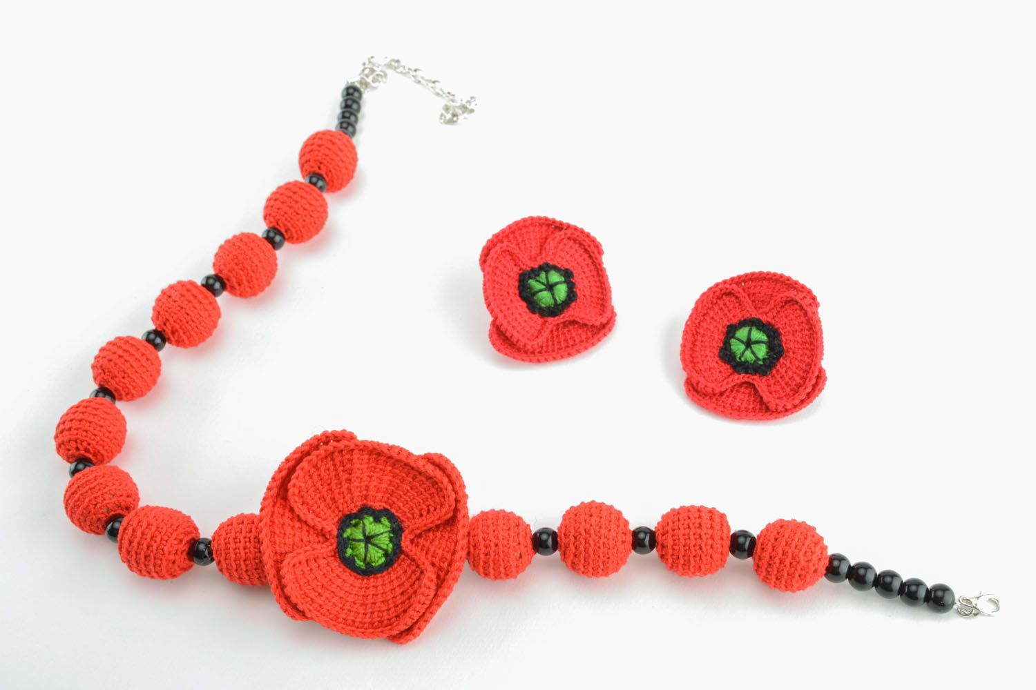 Crochet bead necklace and earrings photo 2