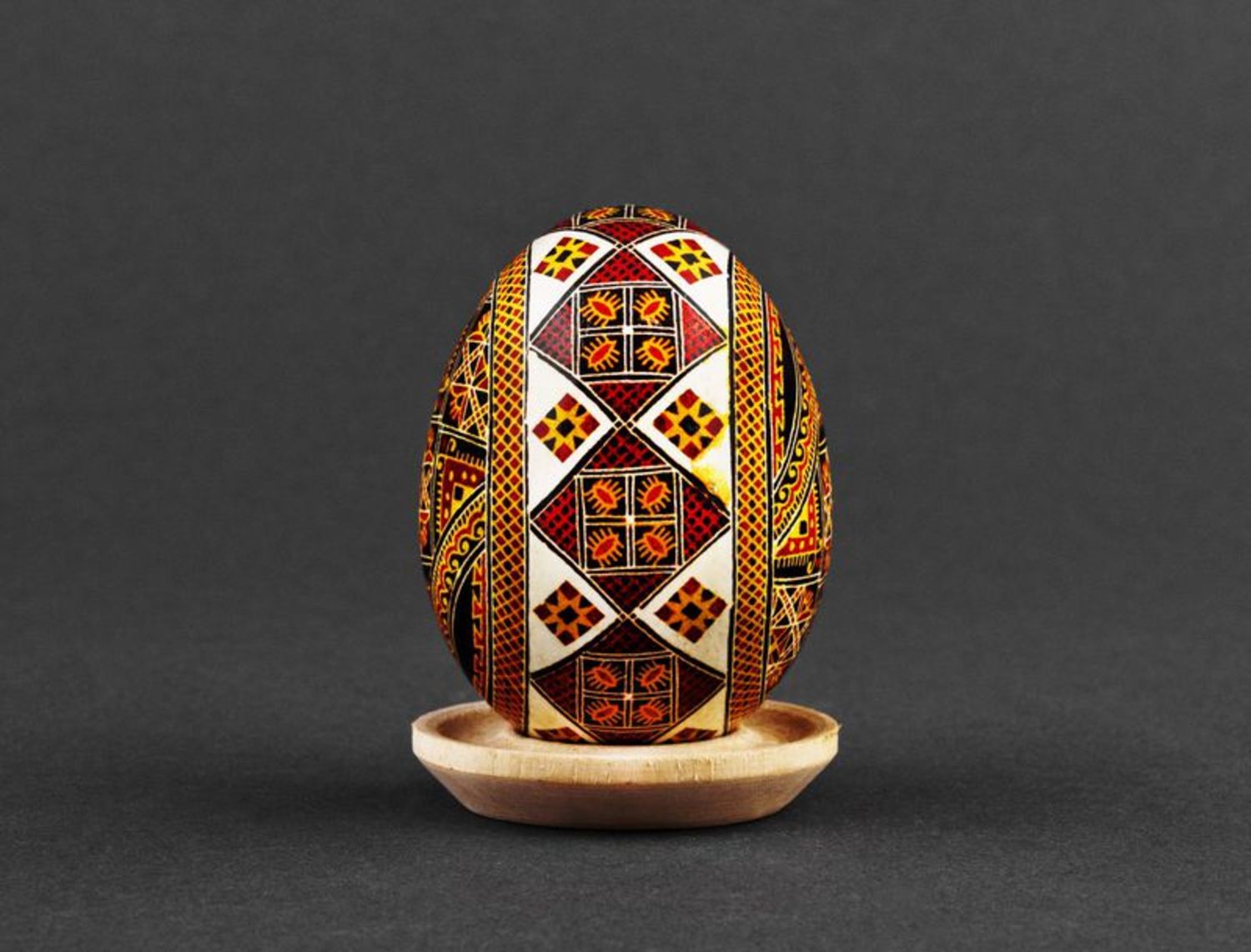 Pysanka con l'ornamento dipinta a mano L'uovo decorativo ucraino fatto a mano 
 foto 3