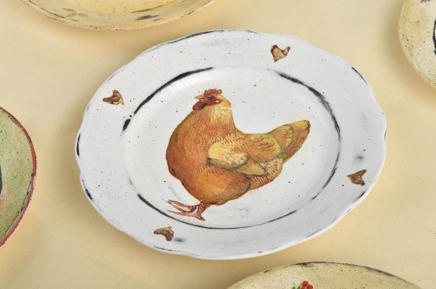 Керамическая тарелка хэнд мэйд глиняная посуда расписная тарелка декупаж Курица фото 1