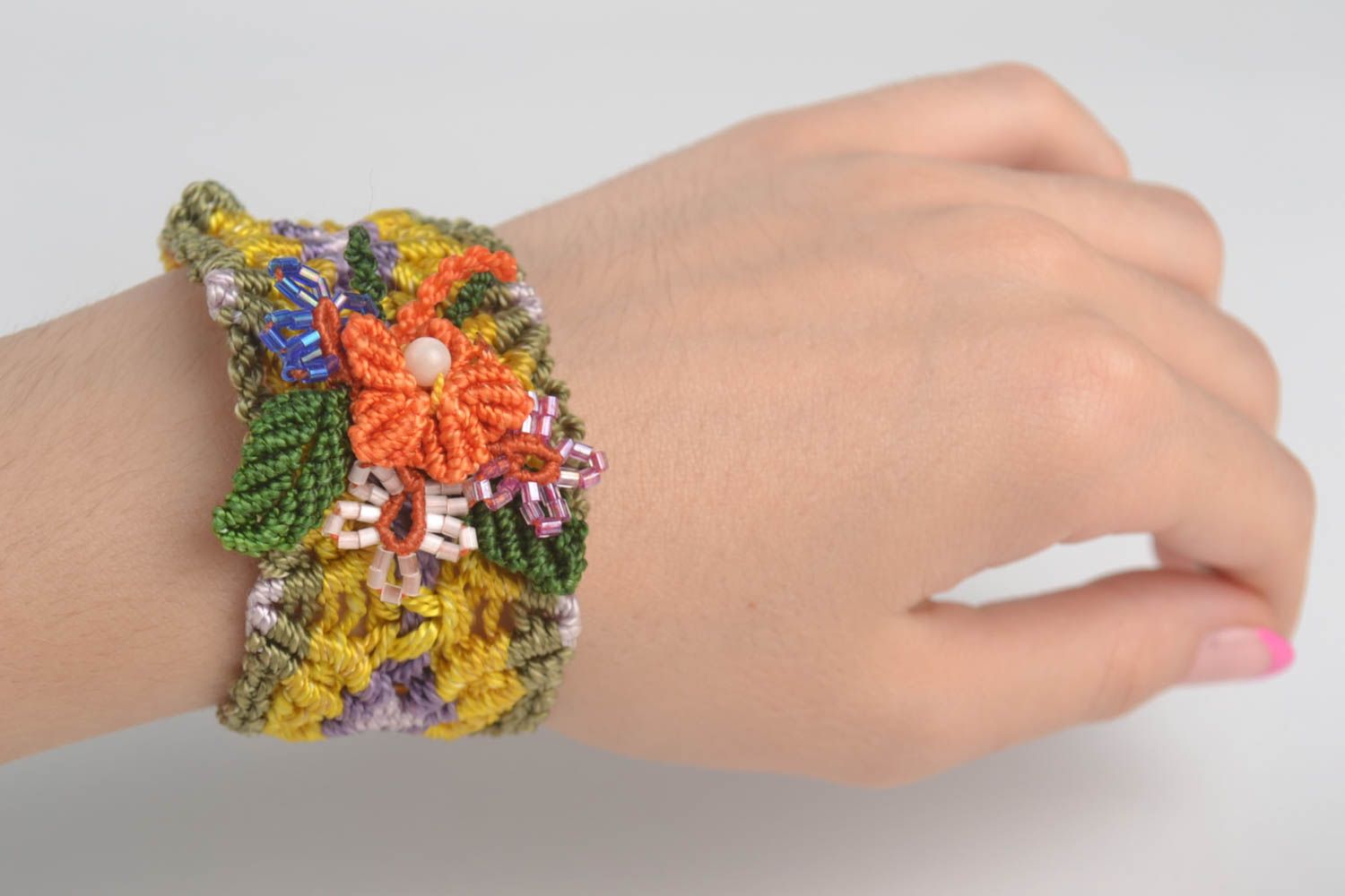 Geflochtenes Armband handmade Armband aus Stoff Geschenk für Frau mit Blumen foto 1