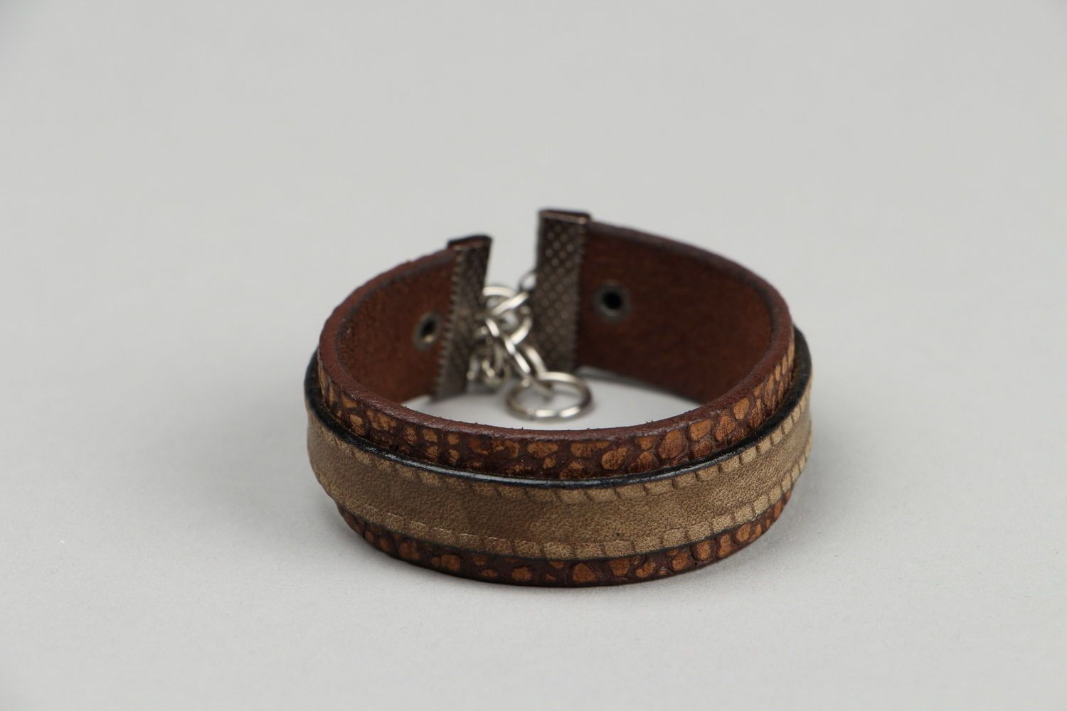 Bracelet fait main en cuir avec estampage photo 2