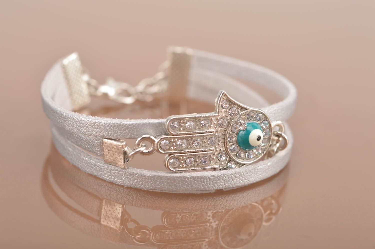 Bracelet daim Bijou fait main blanc khomsa en métal design Cadeau original photo 2