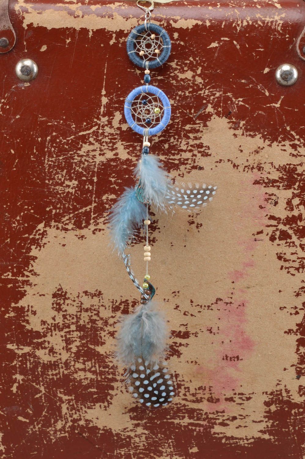Брелок для ключей в виде Ловца снов с перьями ручной работы аксессуар авторский фото 1