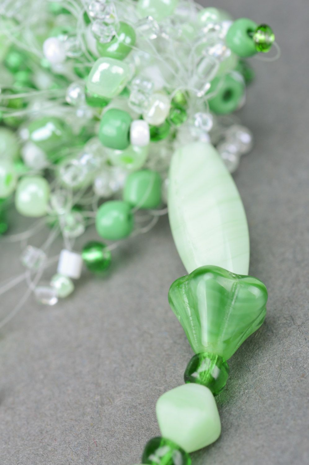 Accessoire massif collier en perles de rocaille et perles fantaisie vert blanc photo 4