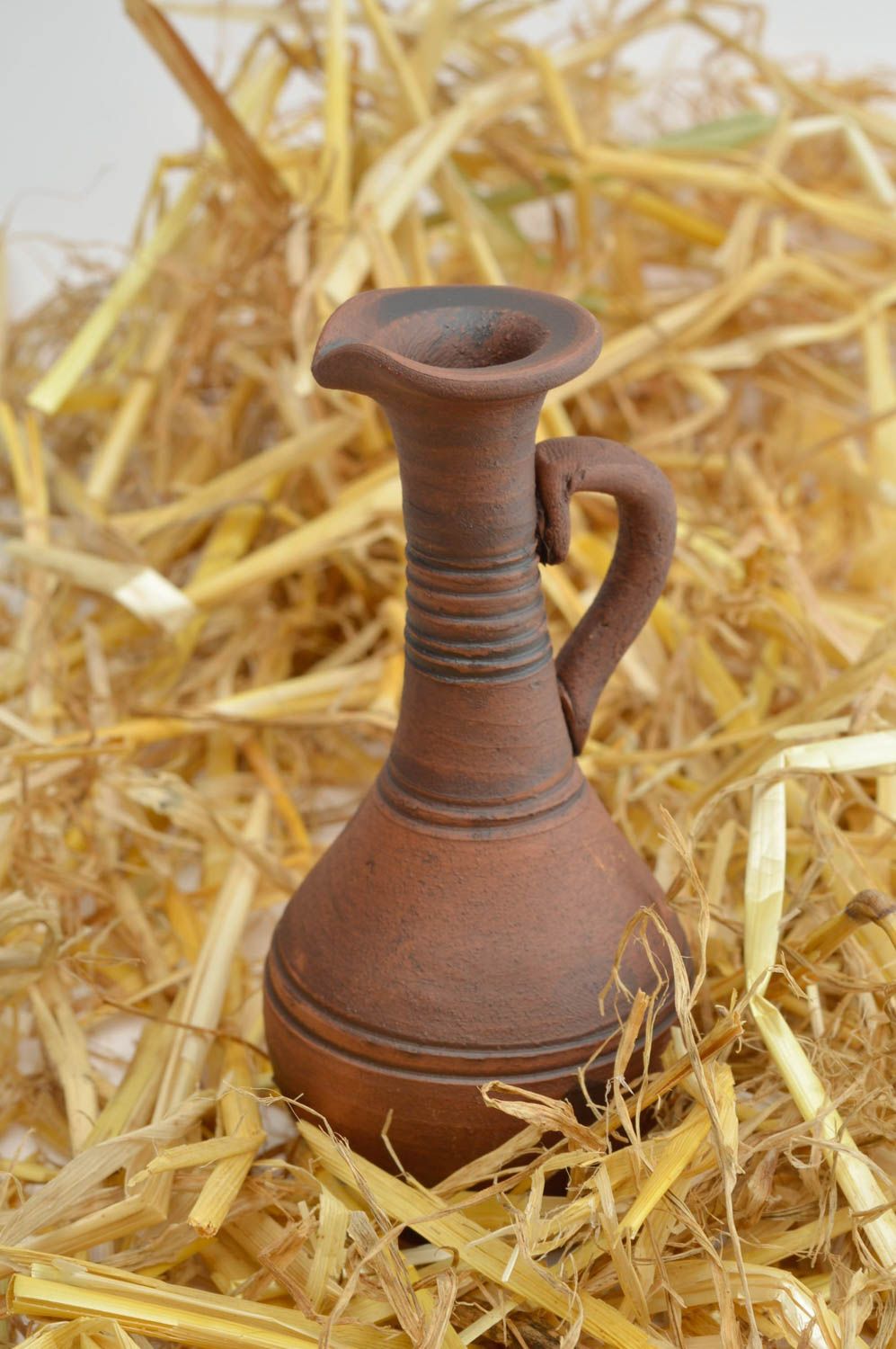 Jarra de cerámica artesanal accesorio de cocina elemento decorativo color marrón foto 1