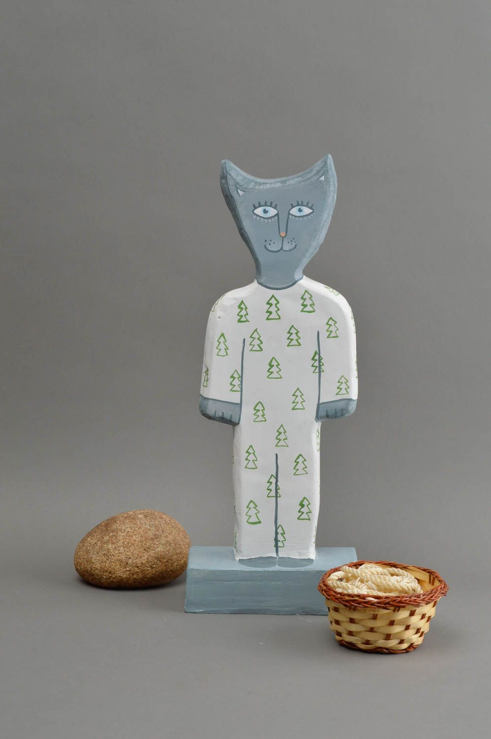 Статуэтки из гипса с росписью ручной работы в виде кота в пижаме на подставке фото 1
