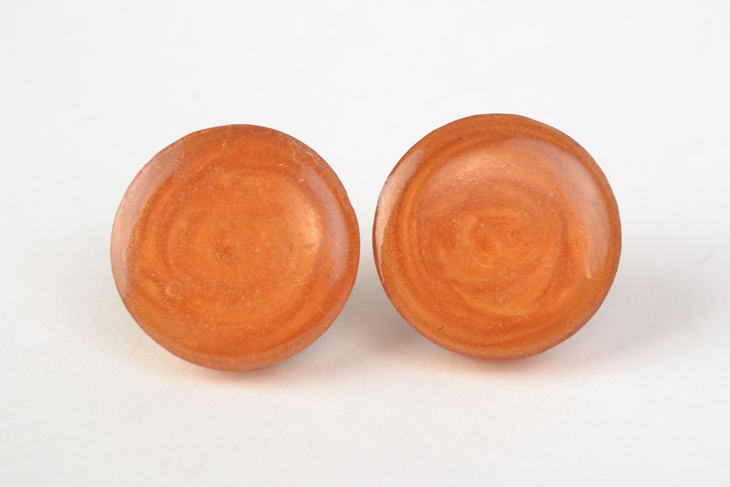 Handmade gegossene runde orange Ohrstecker mit Epoxidharz elegant schön für Frau foto 1