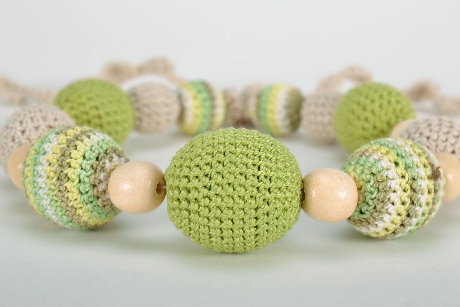 Slingo beads in light green tones photo 1