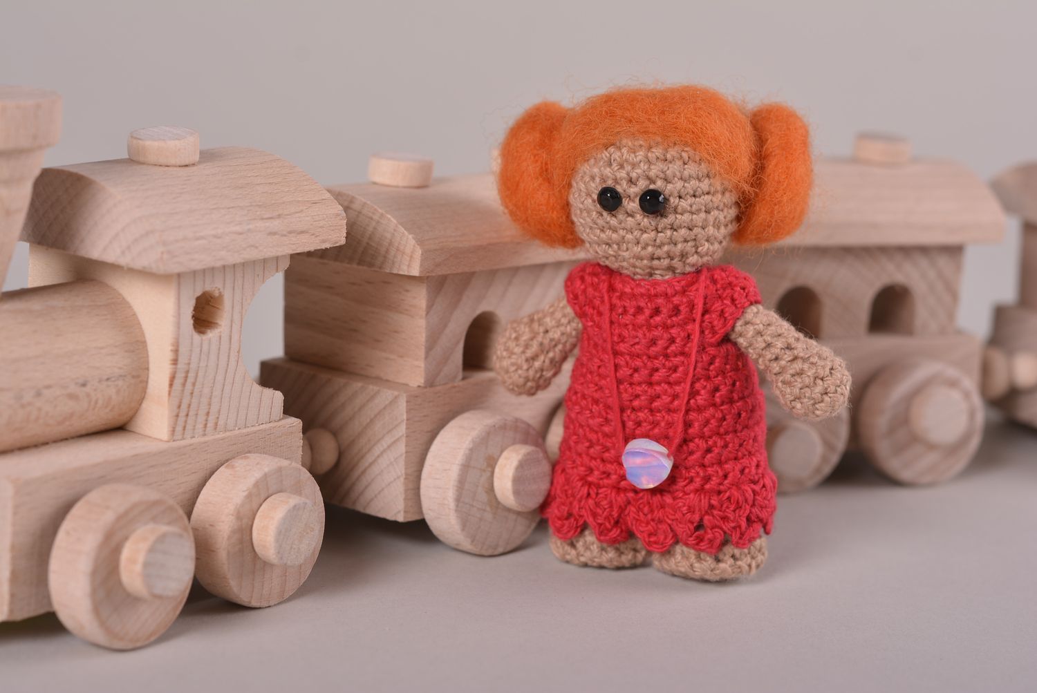 Handmade Stoff Puppe gehäkeltes Spielzeug kreatives Spielzeug klein originell foto 1