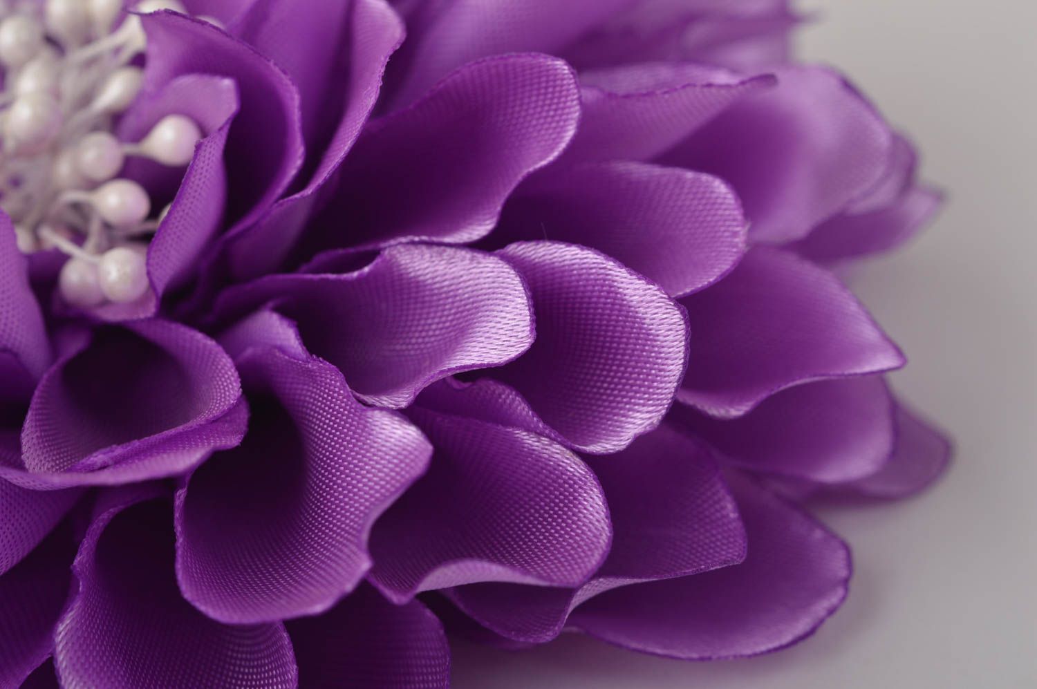 Handmade violette Schmuck Brosche Haarspange Blume Haar Accessoires aus Atlas foto 3