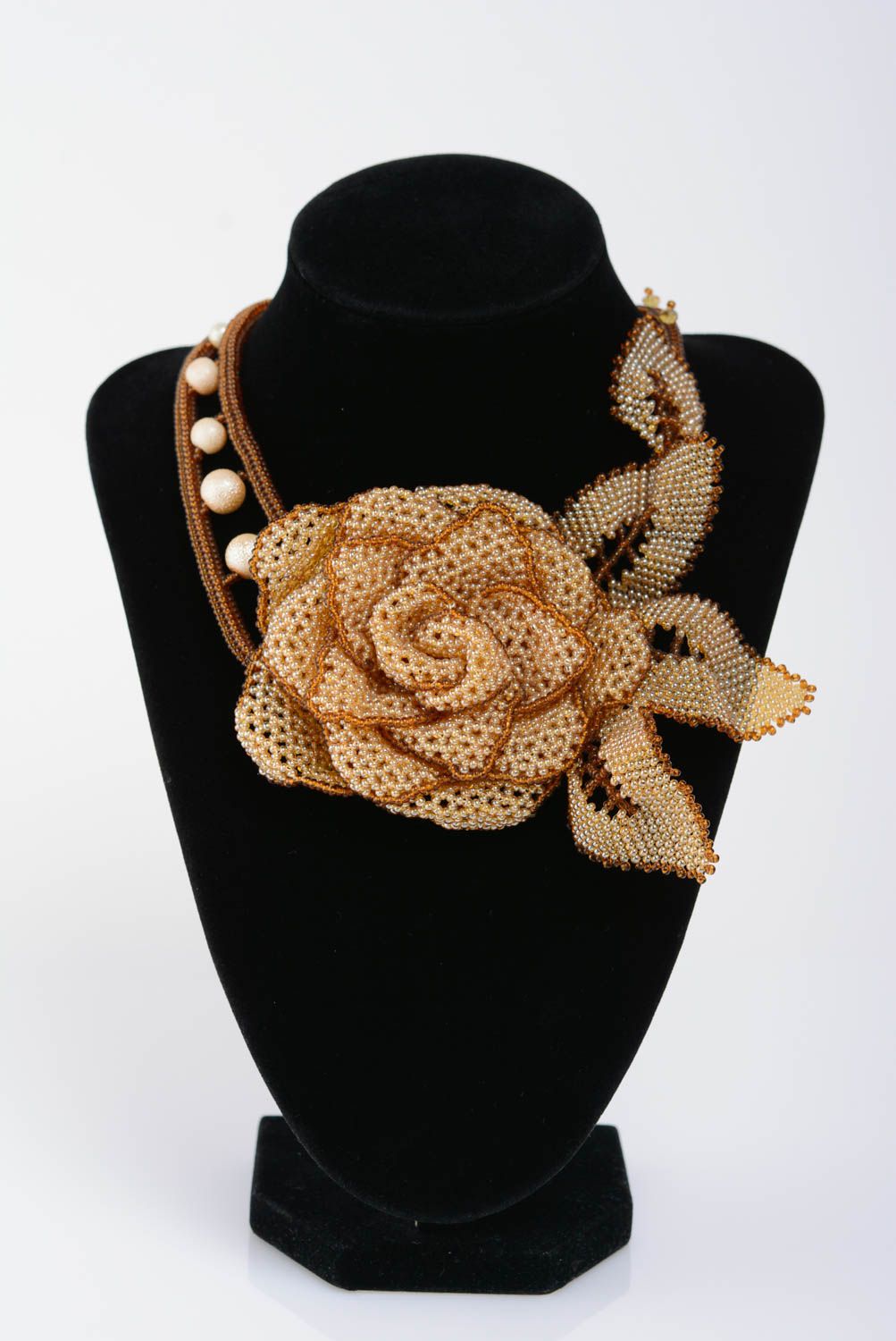 Unusual handmade woven beige beaded necklace with flower photo 3