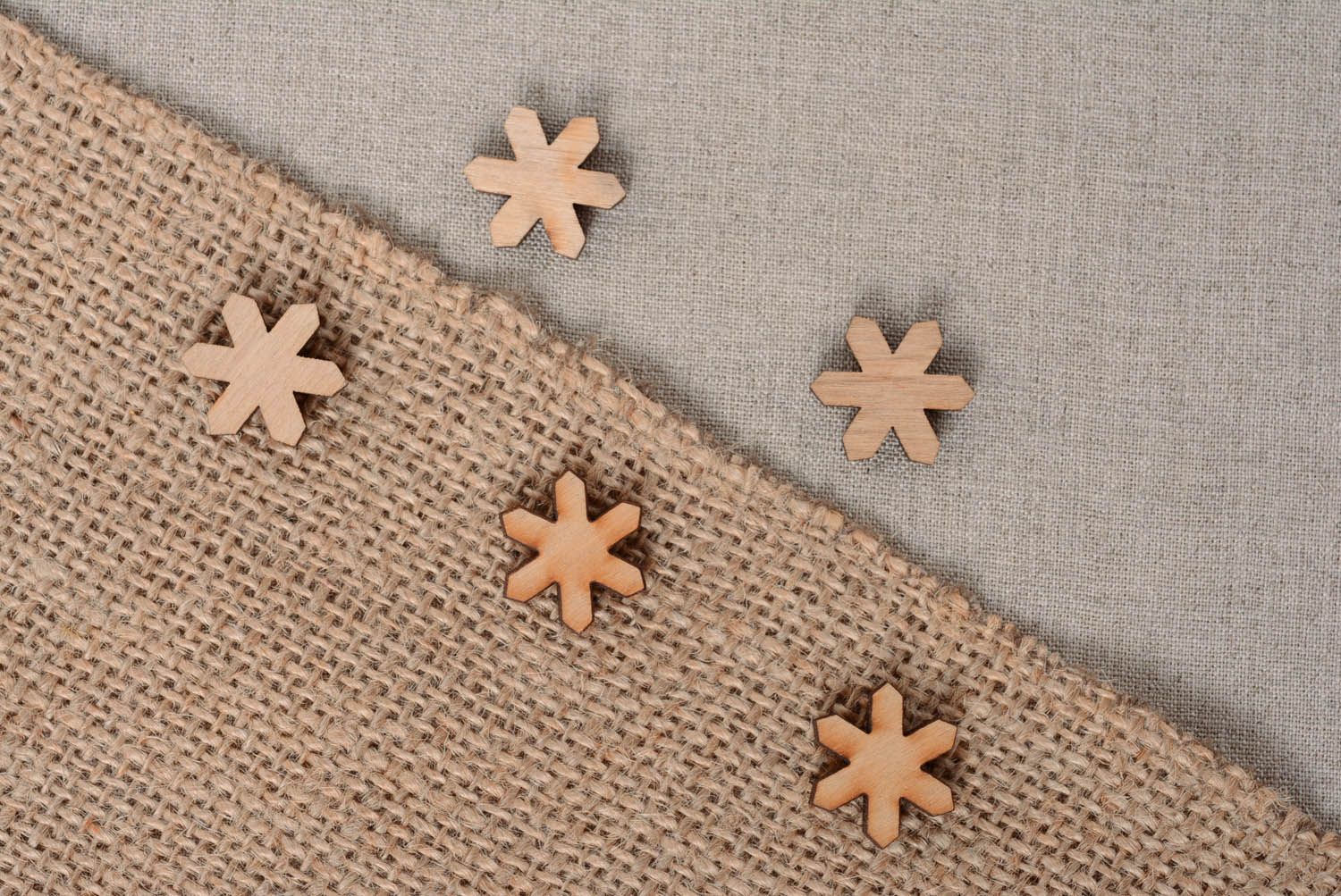 Plywood blanks in the form of snowflakes photo 4