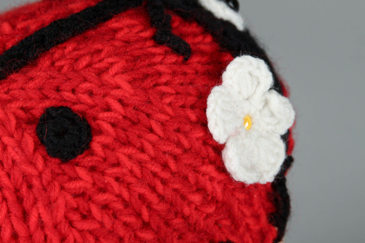 Bonnet tricoté coccinelle rouge fait main photo 4