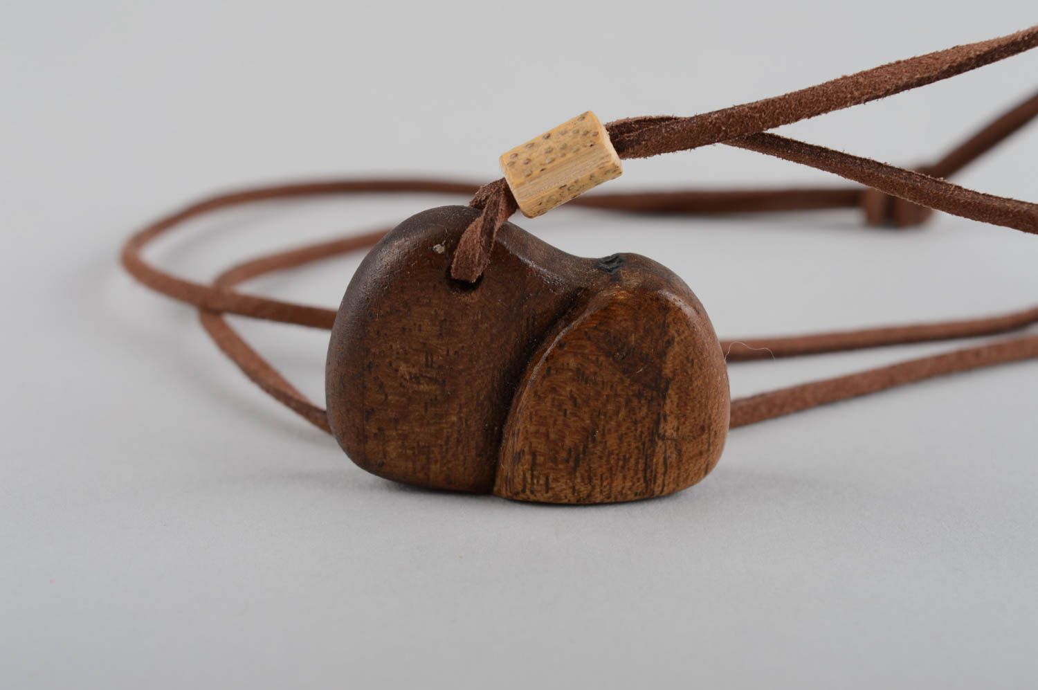 Кулон ручной работы украшение на шею авторский аксессуар из дерева на шнурке фото 9