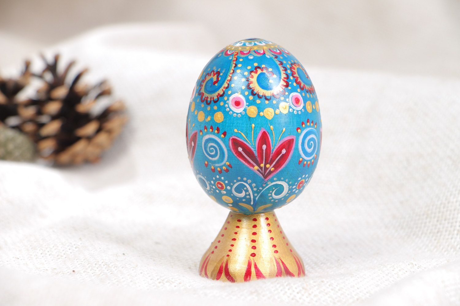 Handmade varnished painted wooden Easter egg with holder Lace photo 1