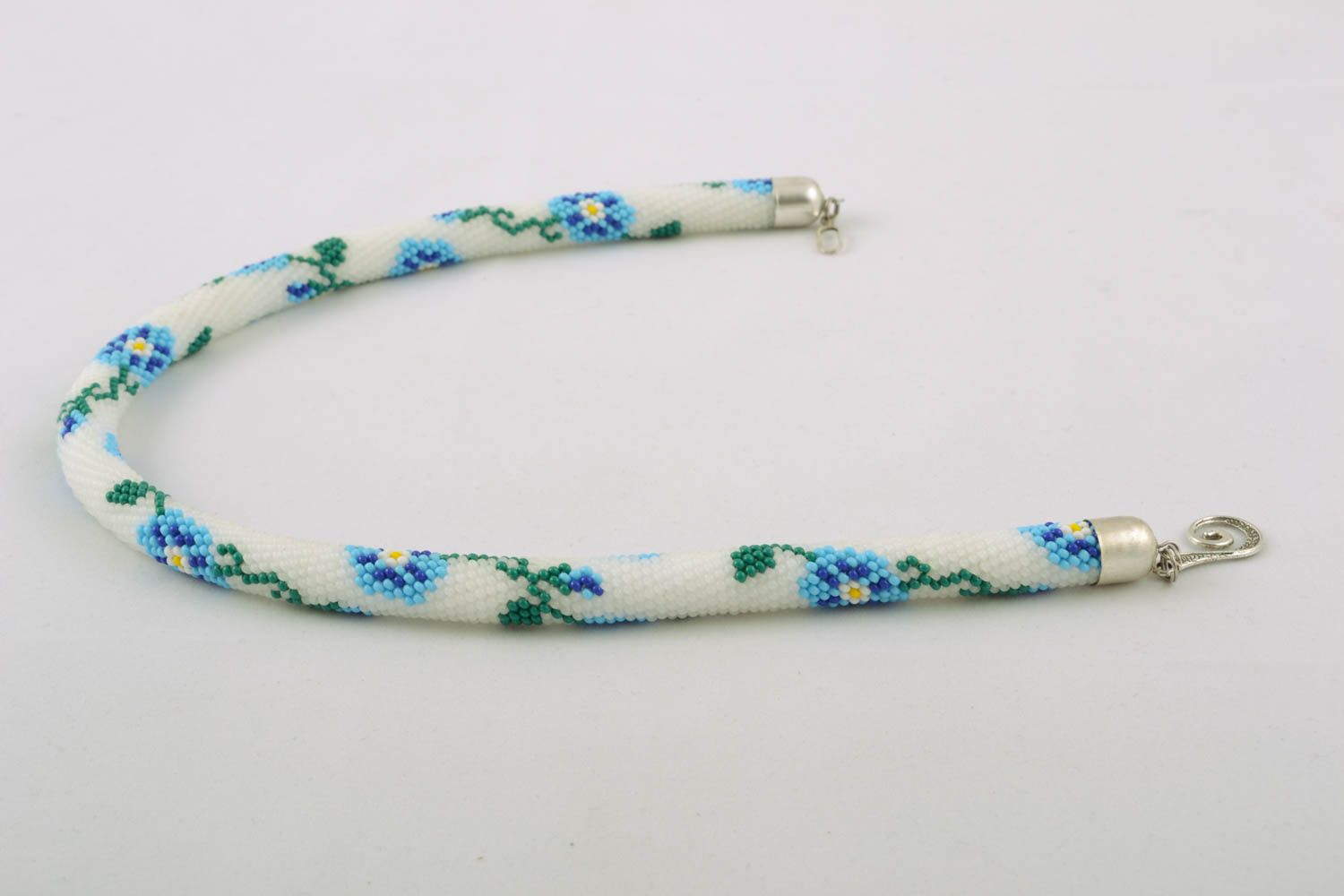 Beaded cord necklace with flowers photo 1