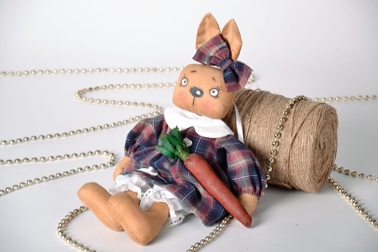 Muñeco de tela Conejo de vestido a cuadros foto 1