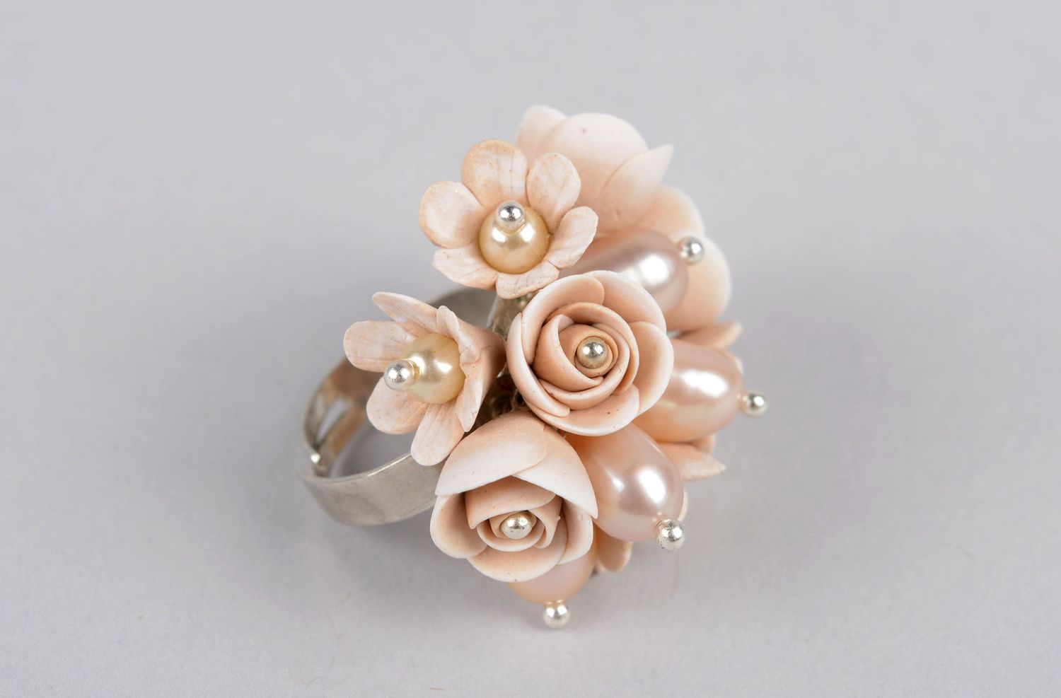 Handmade Blumen Ring beige Rosen Polymer Schmuck Accessoire für Frauen  foto 1