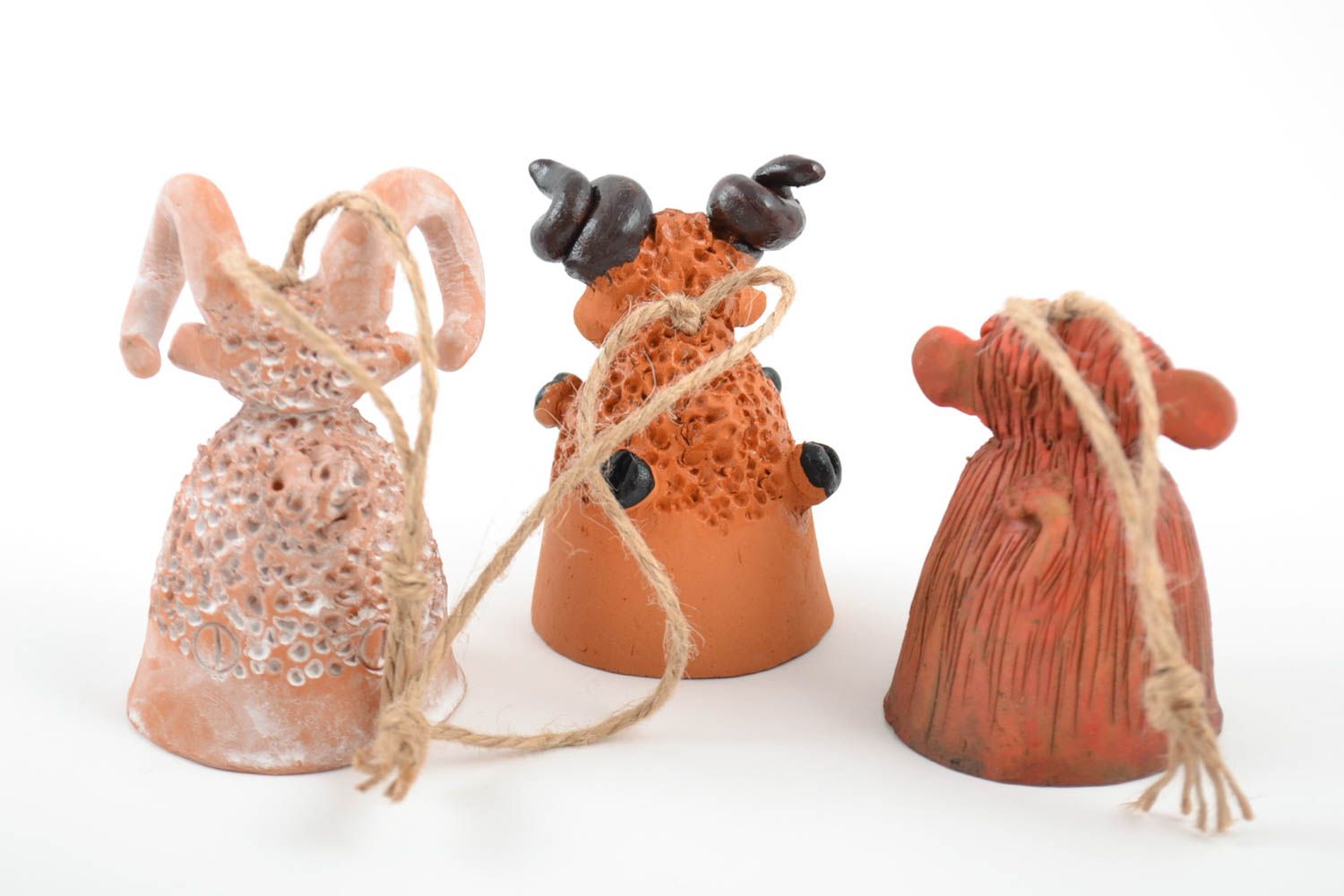 Clochettes en céramique brunes faites main en forme d'animaux 3 pièces photo 5