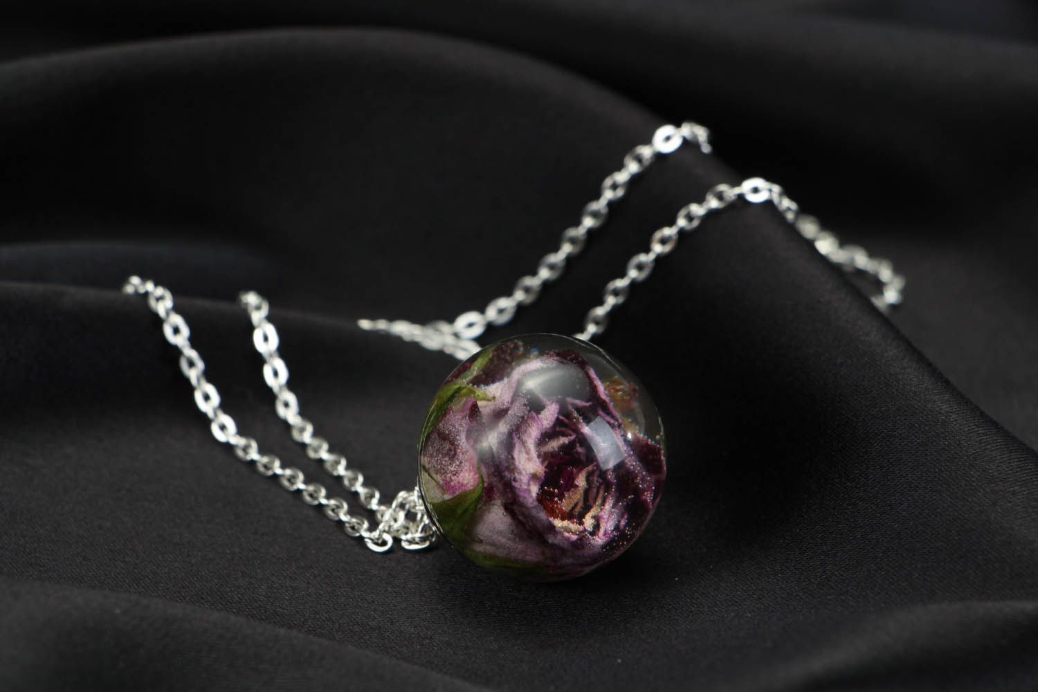 Ball pendant with natural rose photo 3