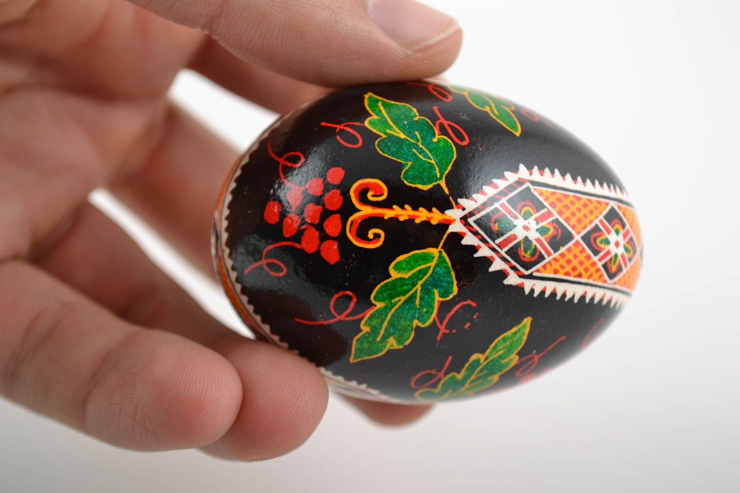 Œuf de Pâques noir avec peinture de couleurs acryliques fait main ethnique photo 2