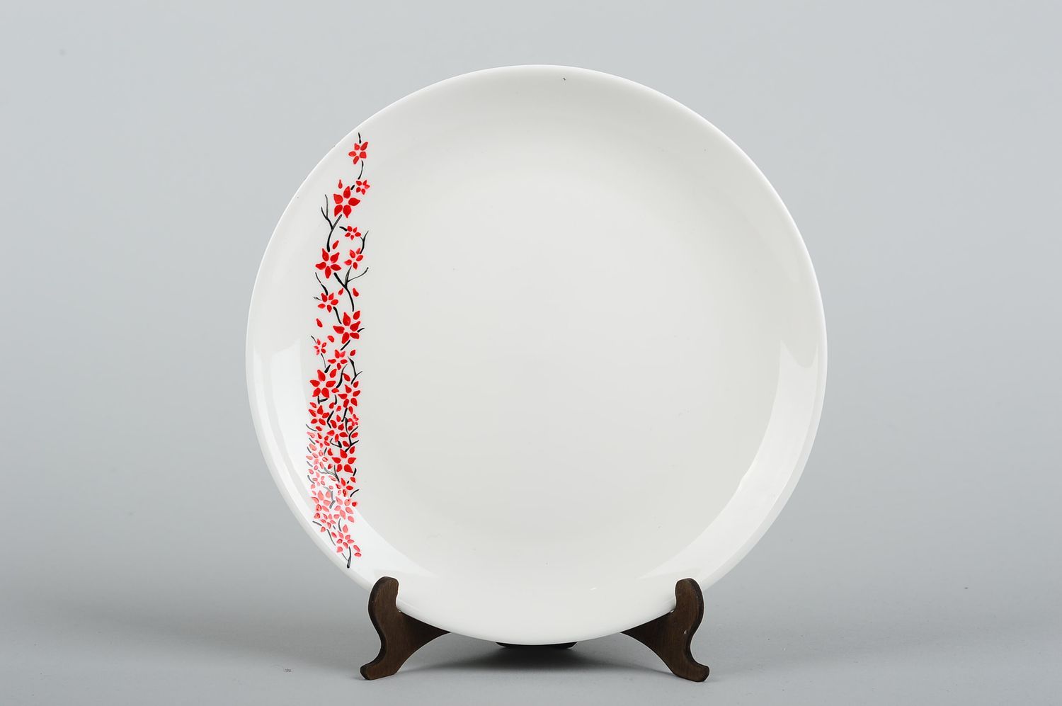 Assiette décorative Déco fait main blanche avec fleurs rouges Vaisselle déco photo 4