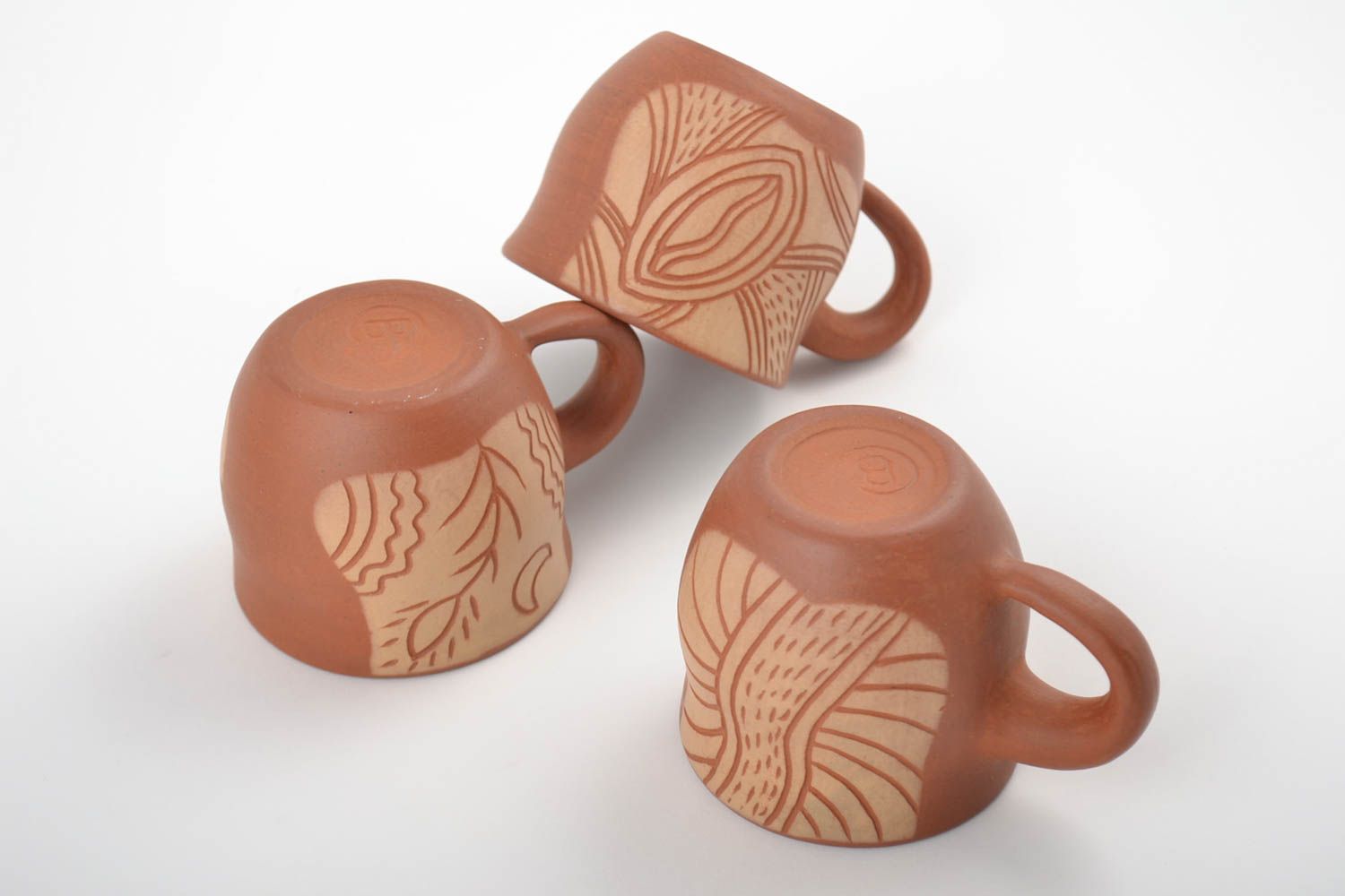 Set of 3 three ceramic cups with cave drawings in terracotta style photo 3