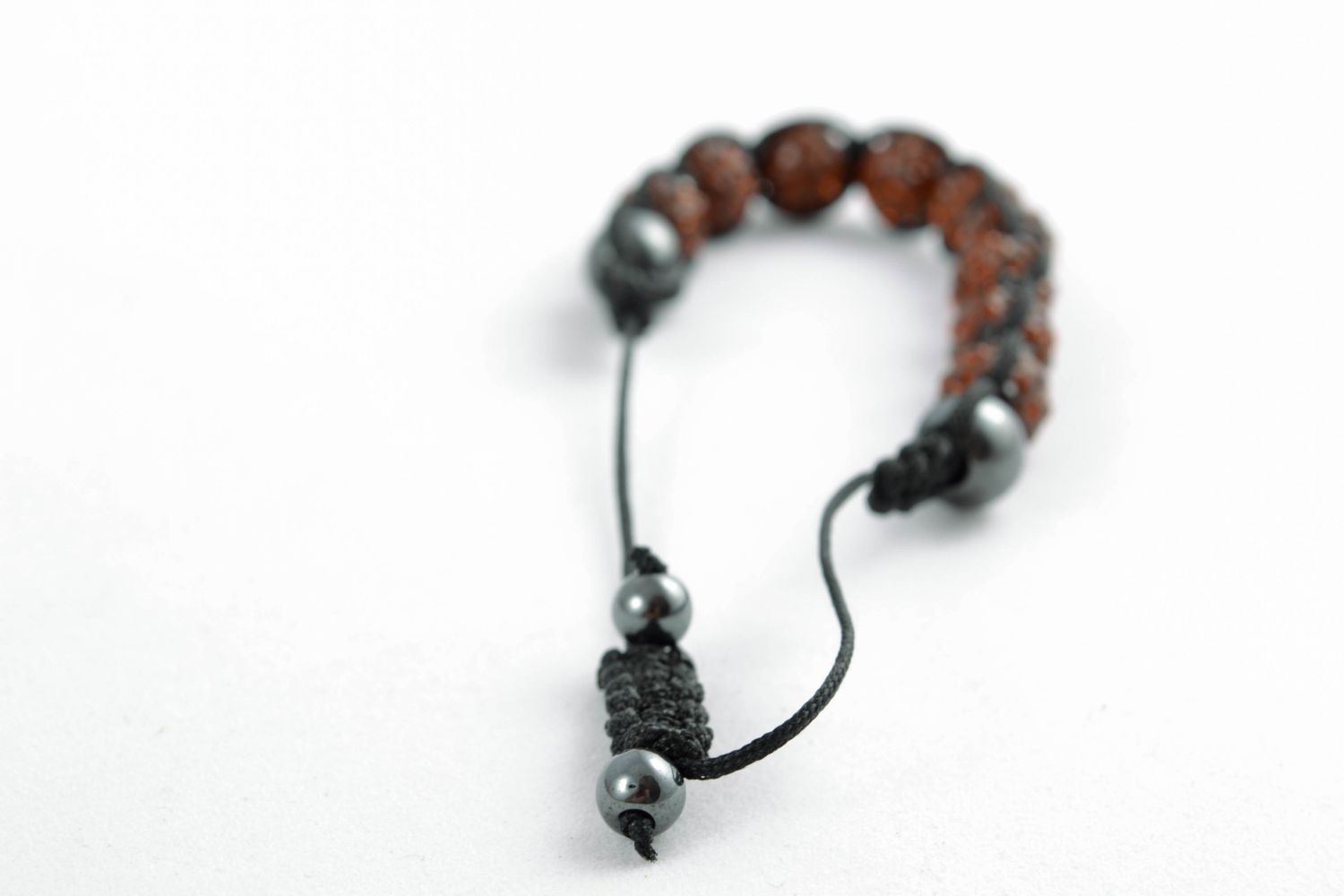 Geflochtenes Armband aus Perlen mit Strass-Steinen foto 3