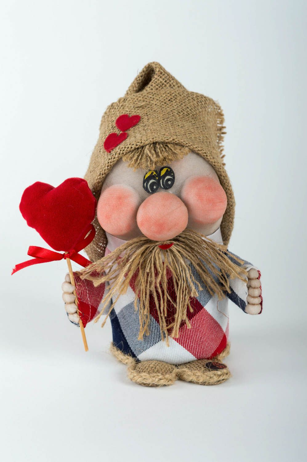 Текстильная кукла домовенок с сердечком ручной работы для декора интерьера фото 2