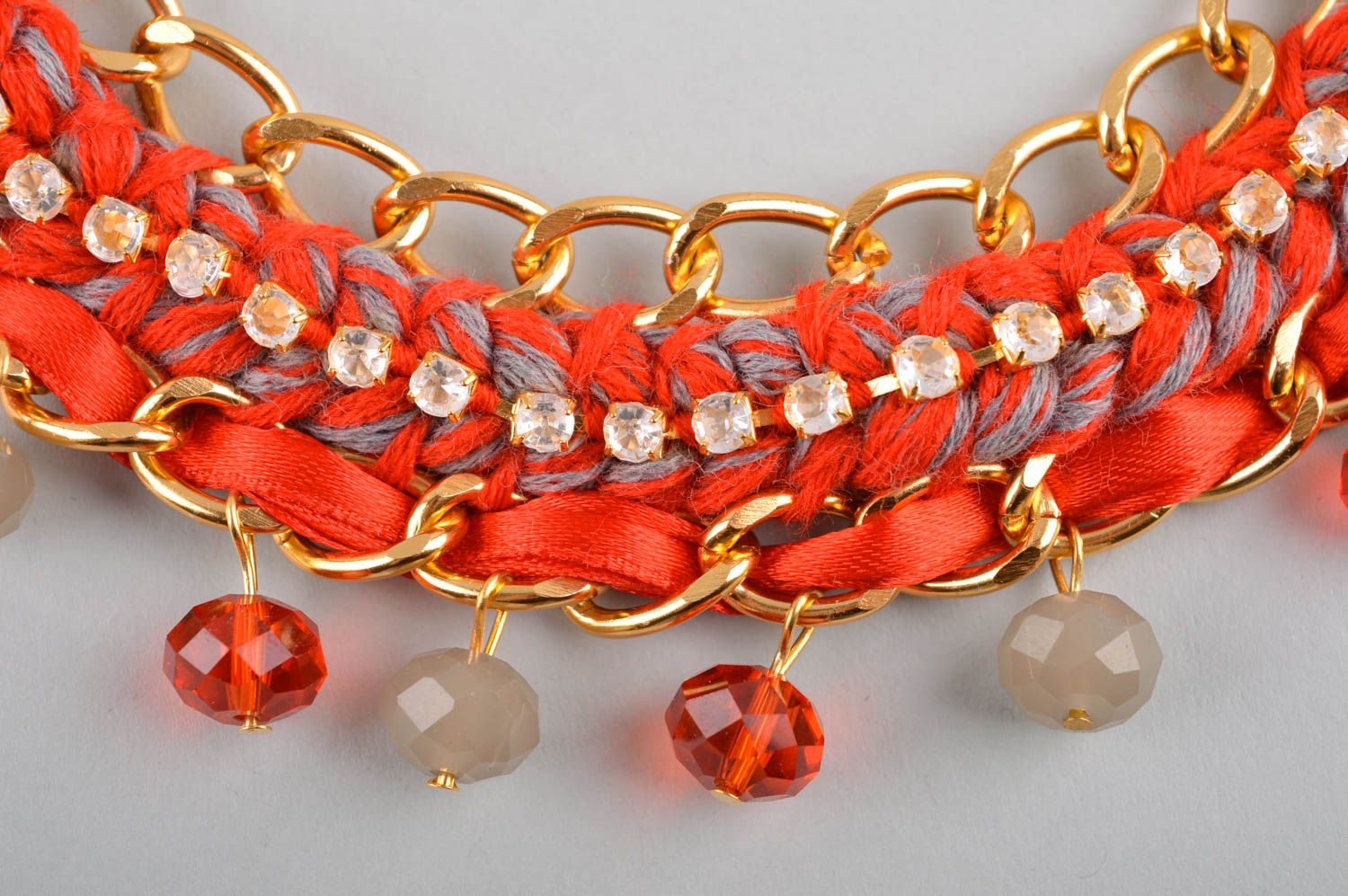 Collana arancione fatta a mano di filati e perline accessorio originale
 foto 3