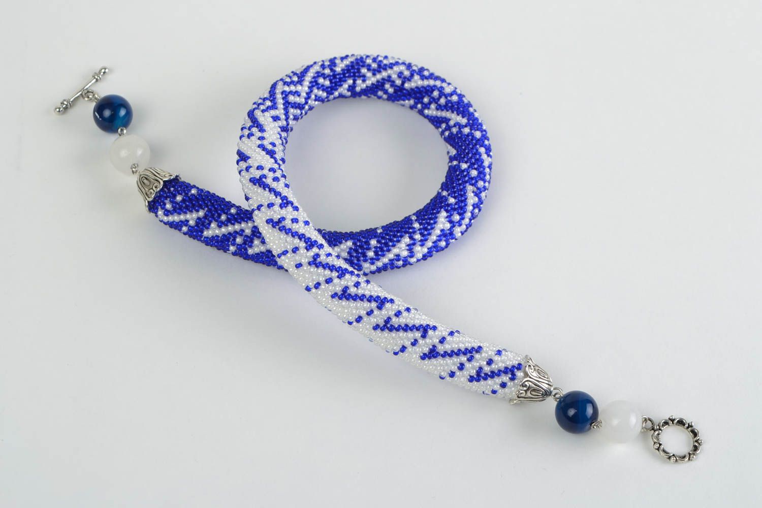 Künstler Rocailles Perlen Häkelkette Collier handmade blau weiß foto 2