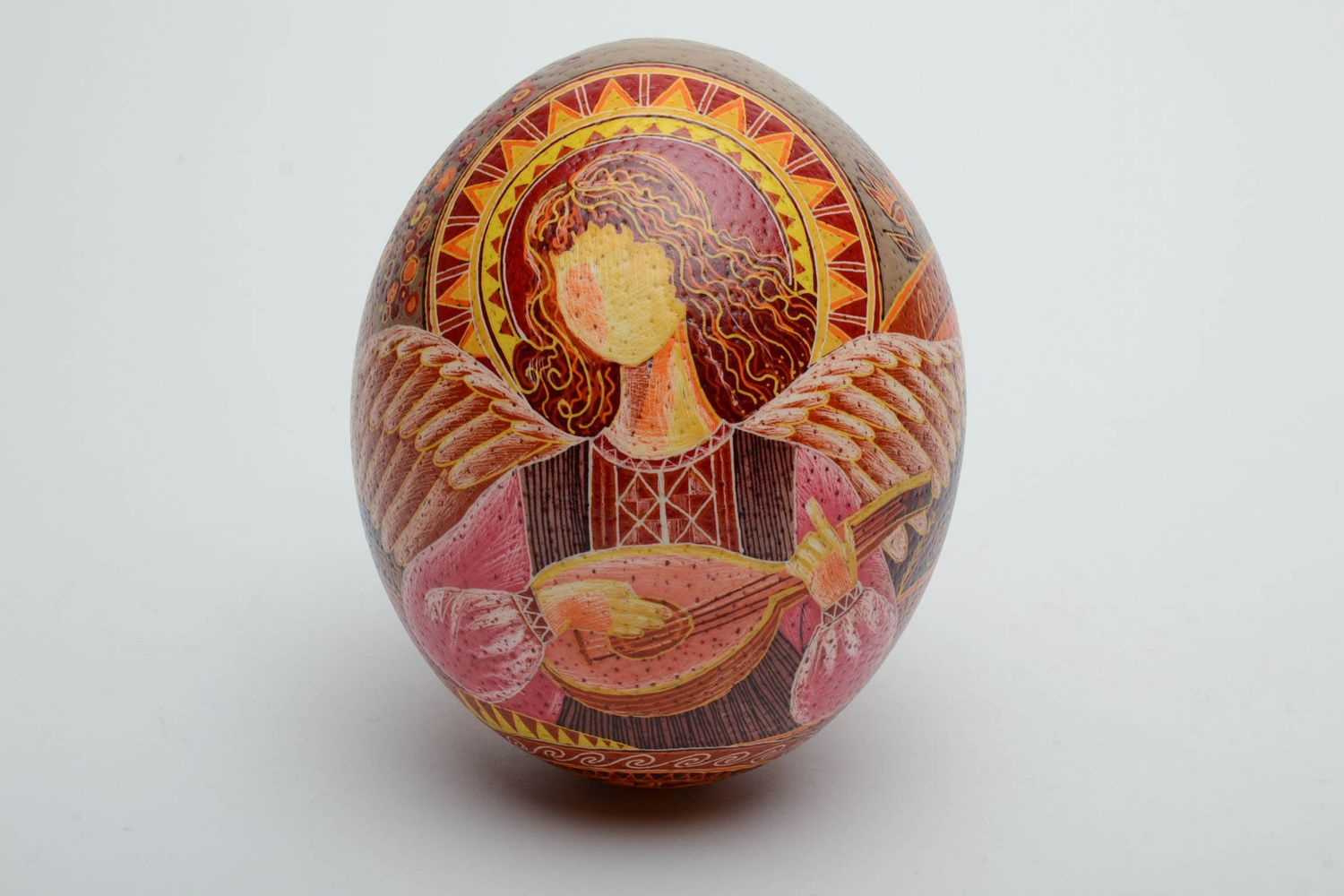 Oeuf de Pâques peint à base d'oeuf d'autruche photo 2