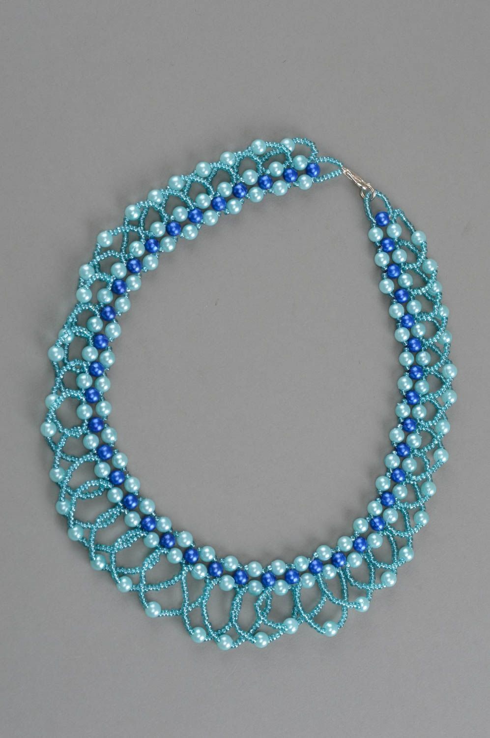 Blaues geflochtenes Collier aus Glasperlen mit Perlen mehrreihig handgeschaffen foto 2