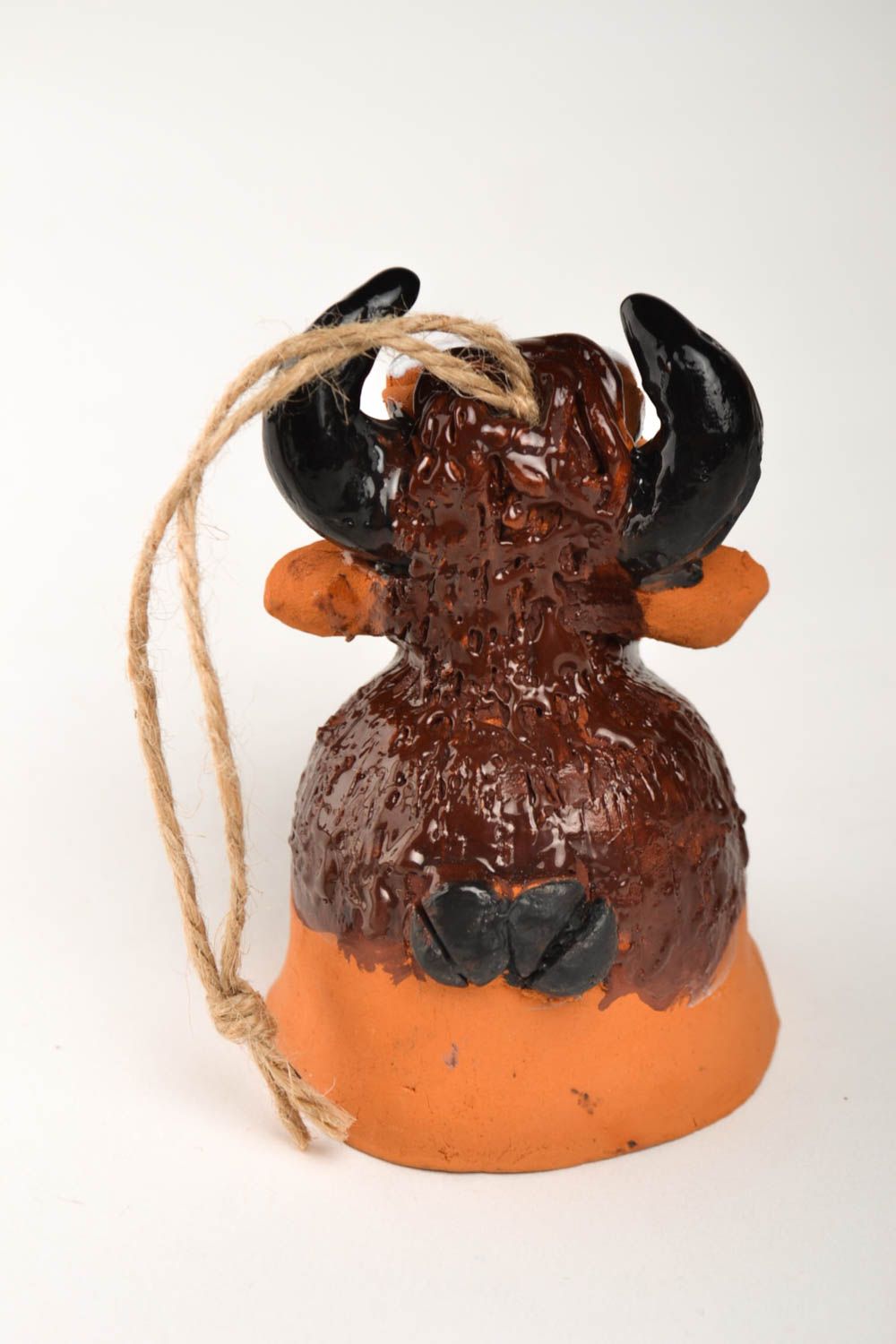 Корова фигурка ручной работы глиняный сувенир колокольчик из глины смешной фото 4