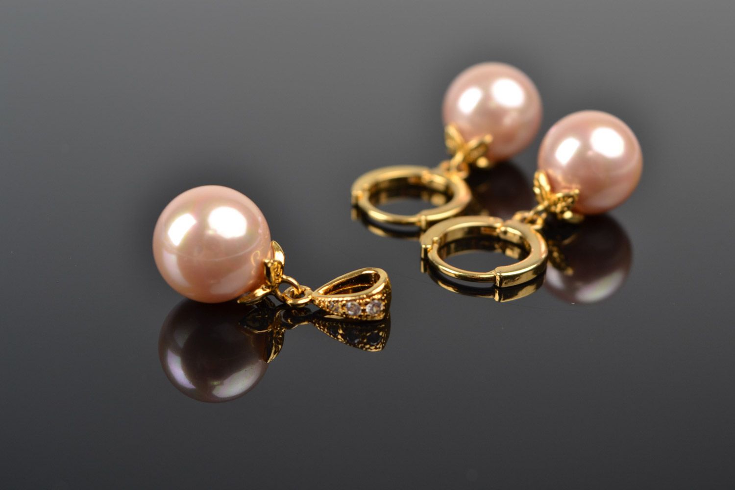 Pendientes y colgante de perlas artificiales hechos a mano foto 5