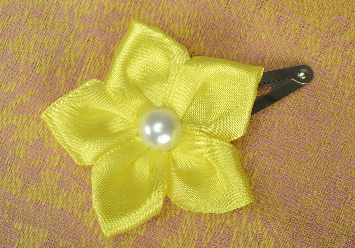 Horquilla decorativa Flor amarilla de raso y base de metal   foto 5