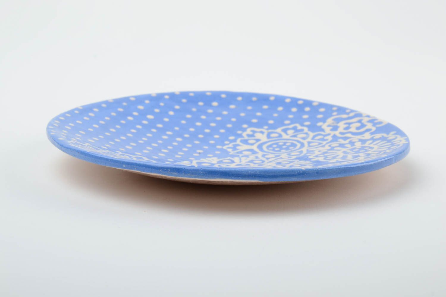 Schöner blauer Unterteller mit Muster aus Ton handmade klein foto 3