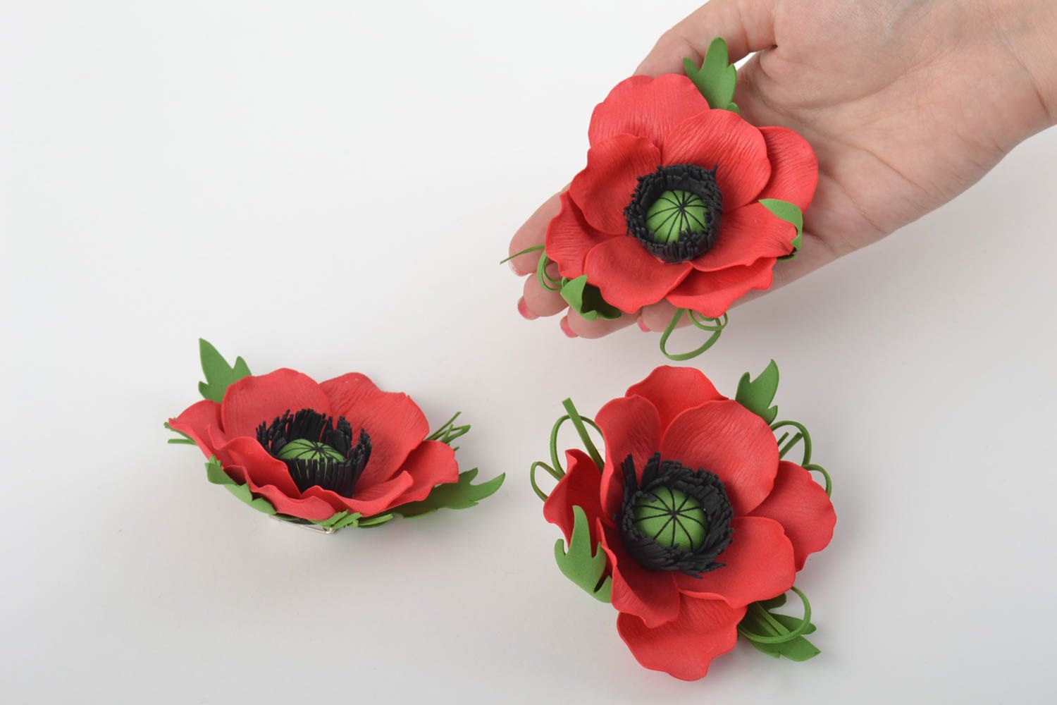Broches fleurs faites main en foamiran 3 pièces originales rouges accessoires photo 5