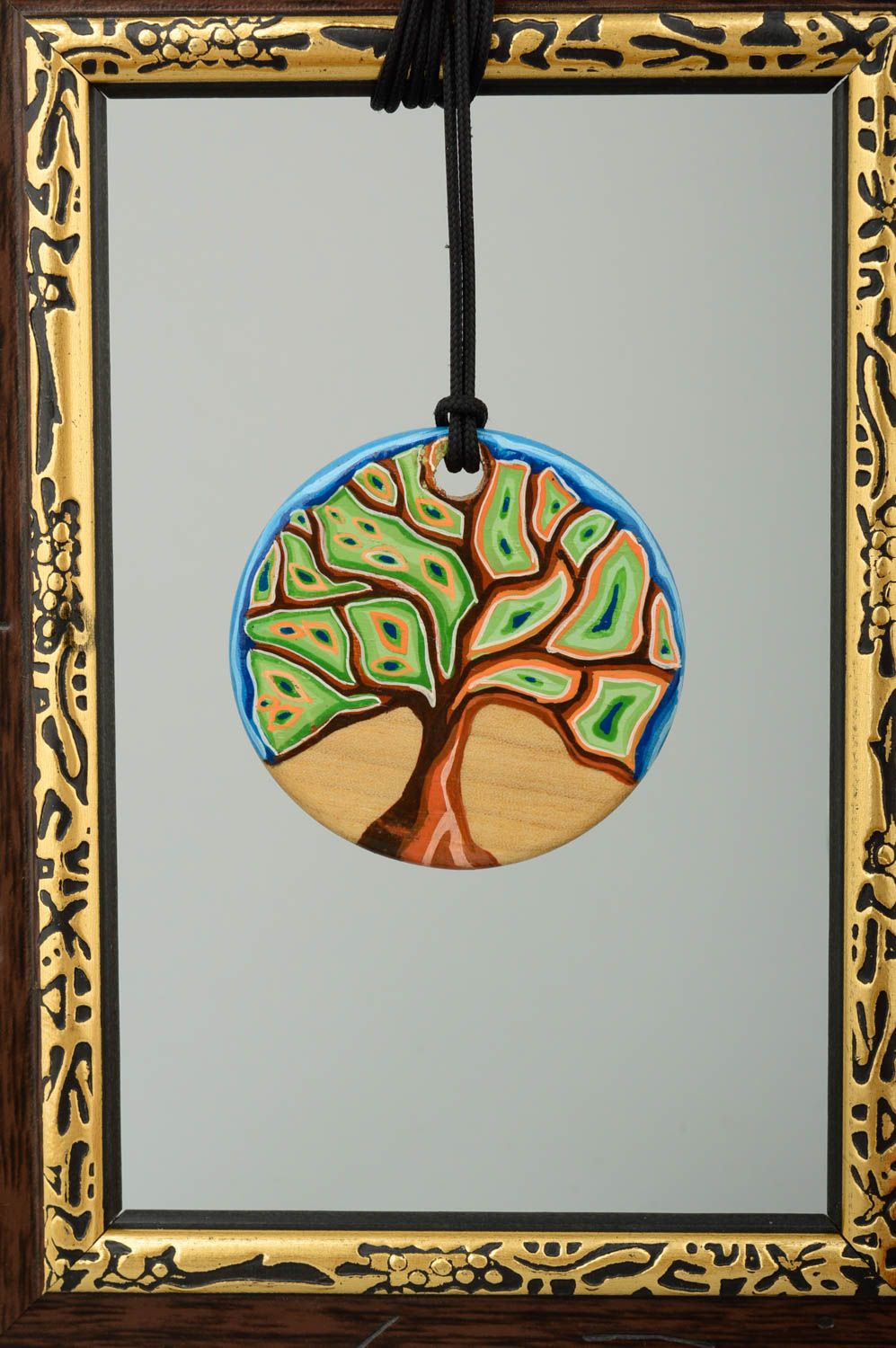 Украшение на шею кулон ручной работы авторский аксессуар из дерева с росписью фото 1