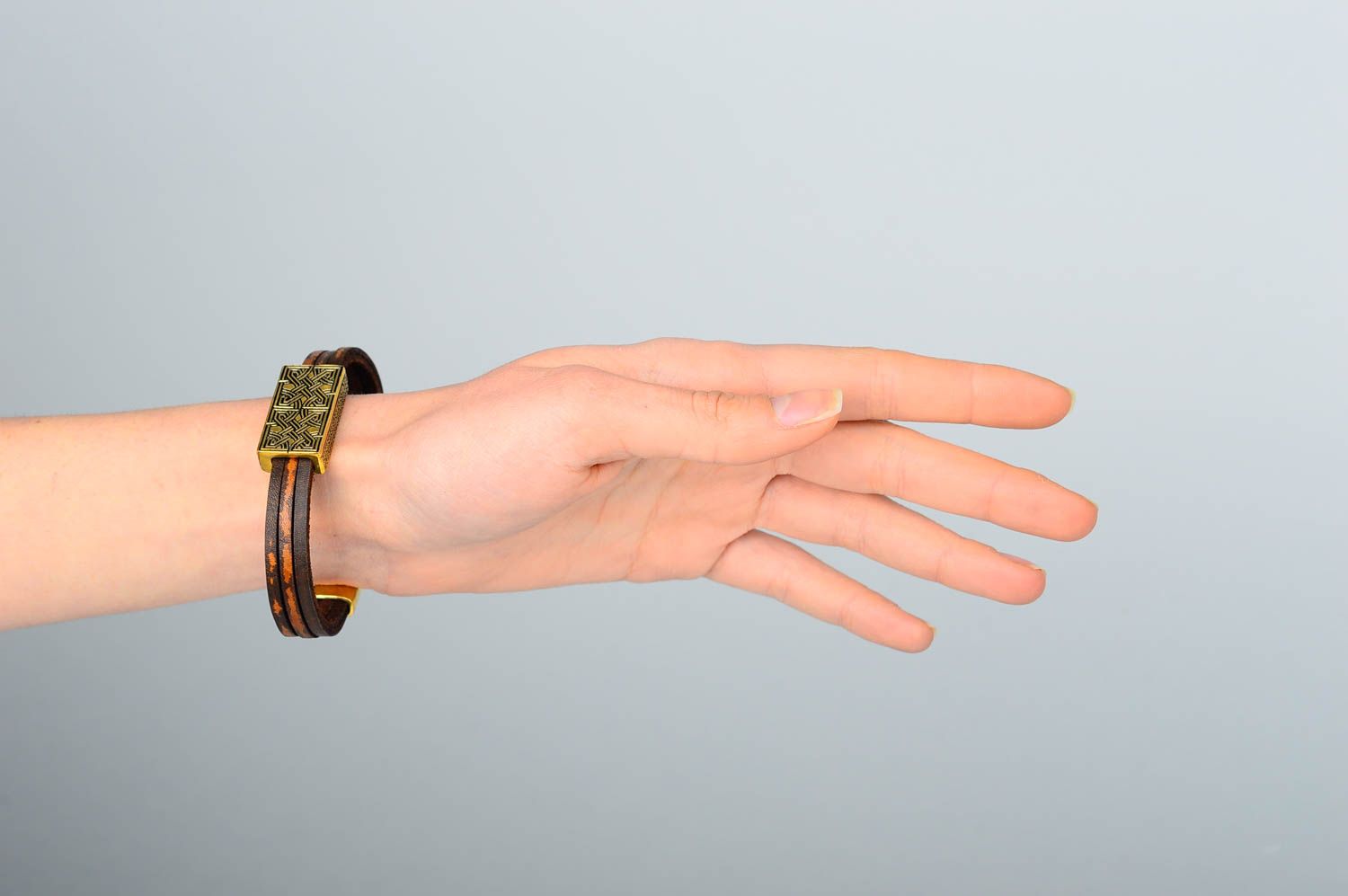 Кожаный браслет ручной работы оригинальный подарок браслет на руку с вставкой фото 2