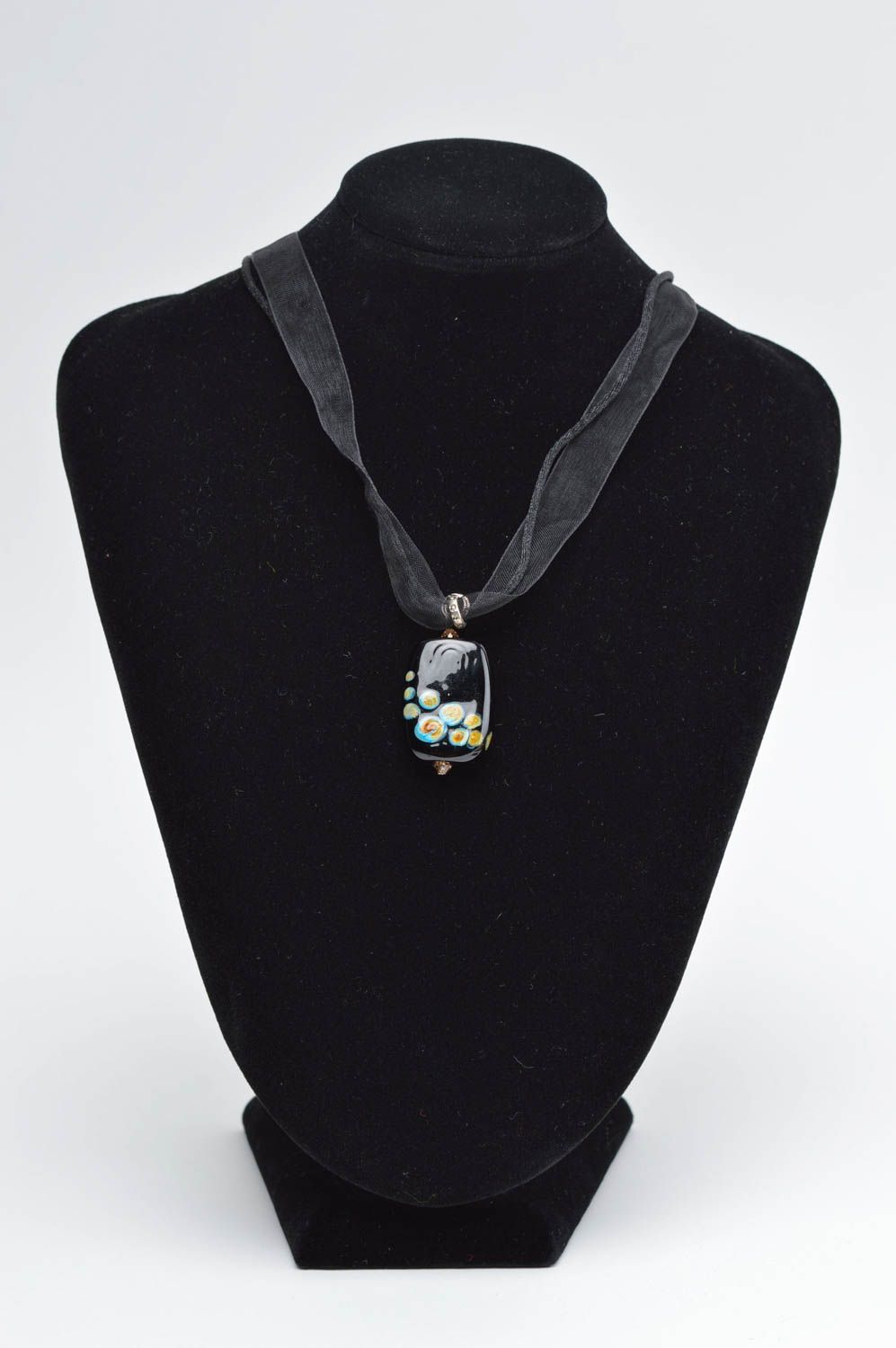 Pendentif en verre Bijou fait main noir lampwork avec ruban Accessoire femme photo 2