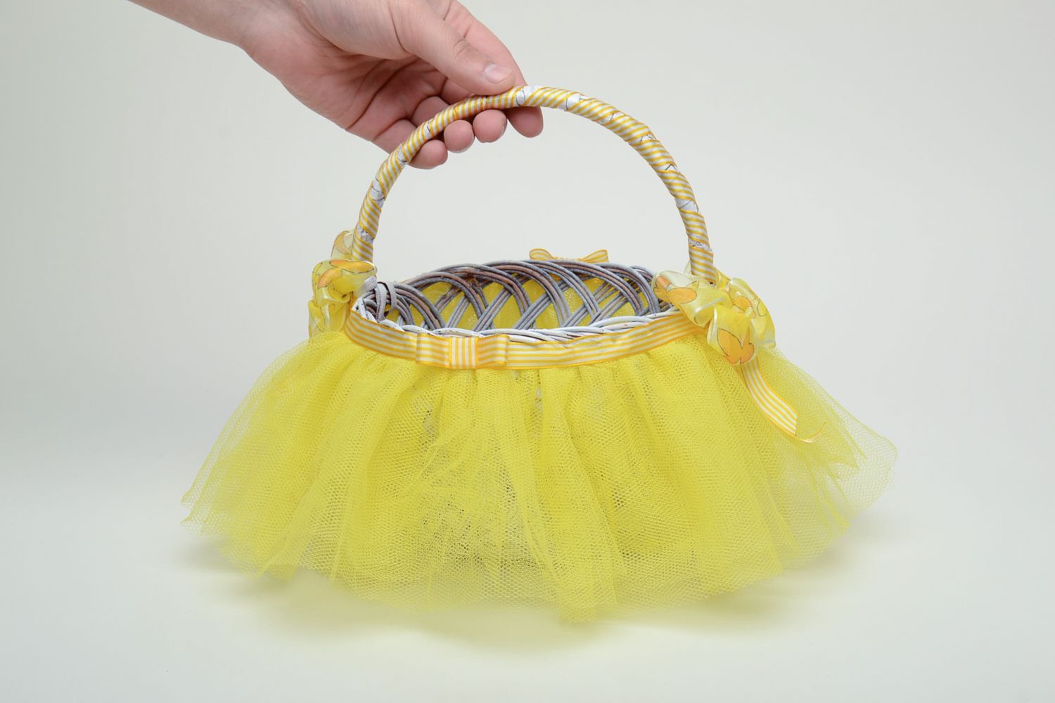 Woven Easter basket with tulle photo 5