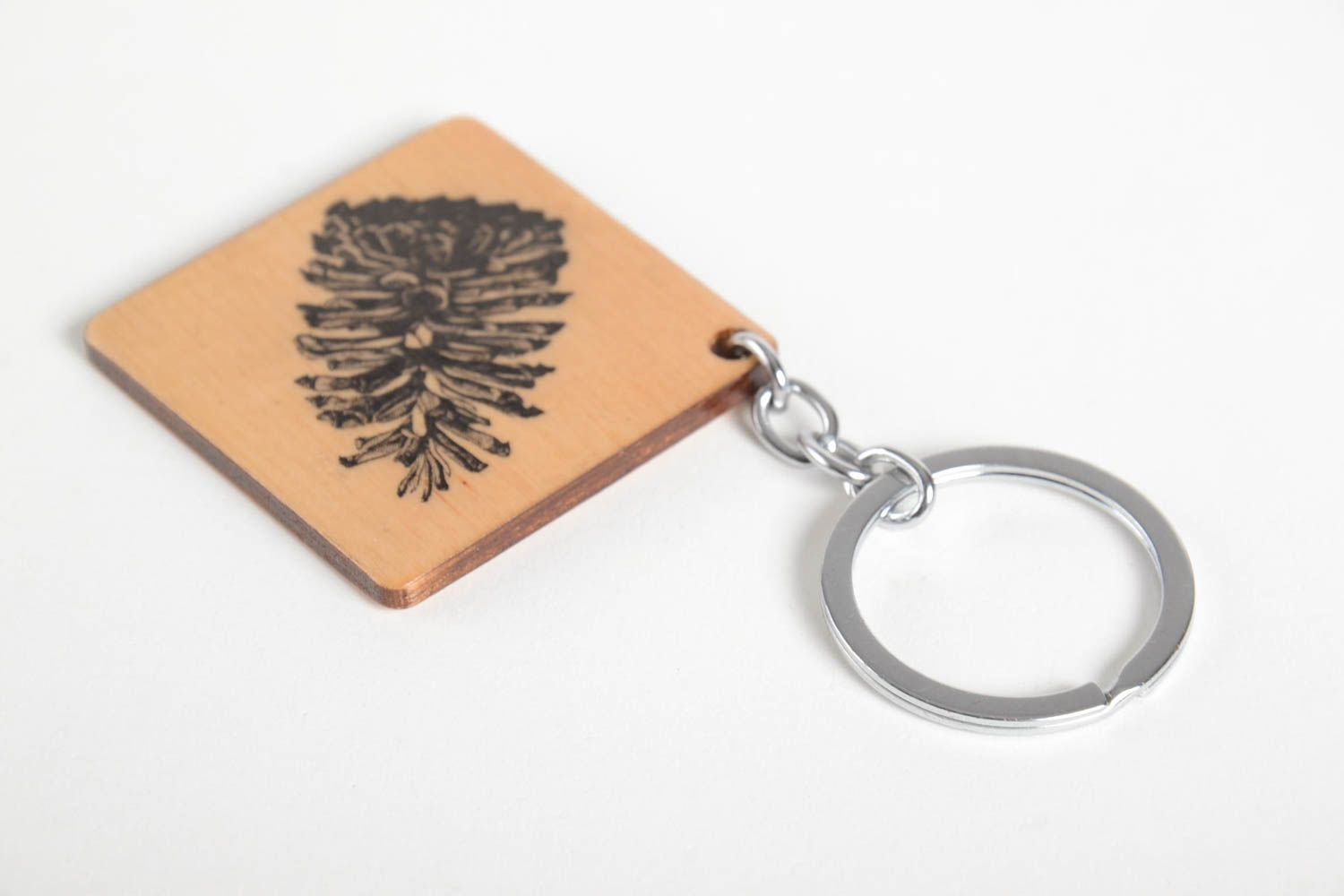 Porte-clés en bois fait main carré avec cône serviettage Accessoire design photo 4